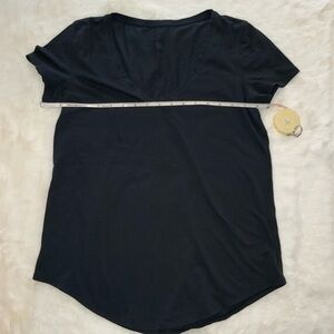 Lululemon Black Short Sleeve Thin fabric